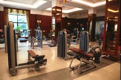 舌尖上的泰式盛宴與賽場上的星光 康體設(shè)備下的雙重享受